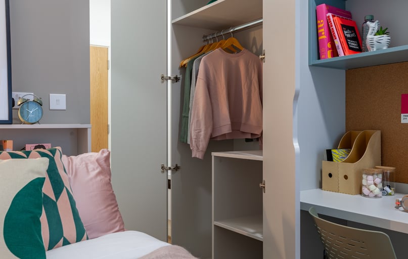 Gold En Suite, The Waterways, 1 Pump Way, Lace Market, Nottingham - Image 1